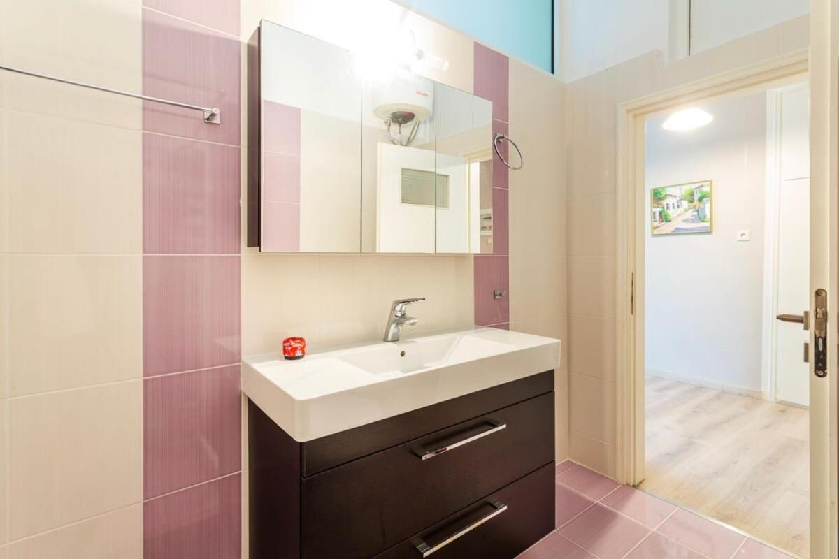Kalamata Rose Nest - Urban Comfy Escape Extérieur photo